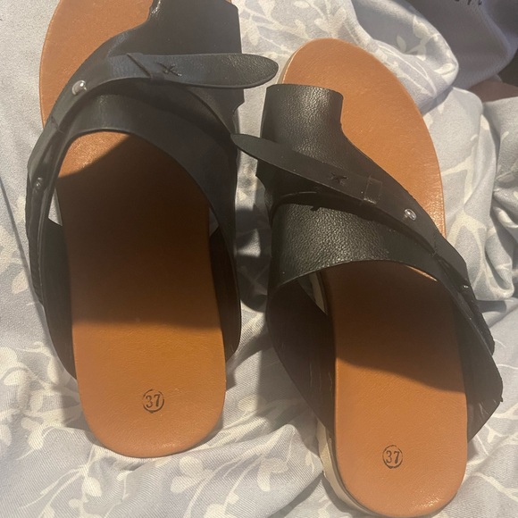 Unbranded Shoes - NWOT Size 6.5 Faux Black Leather Slip On